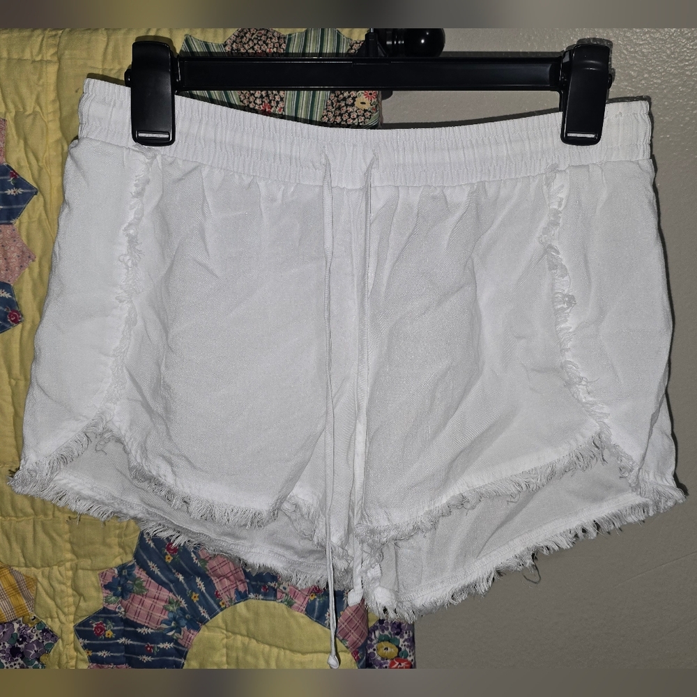 Cloth & Stone White Shorts with Frayed Hem